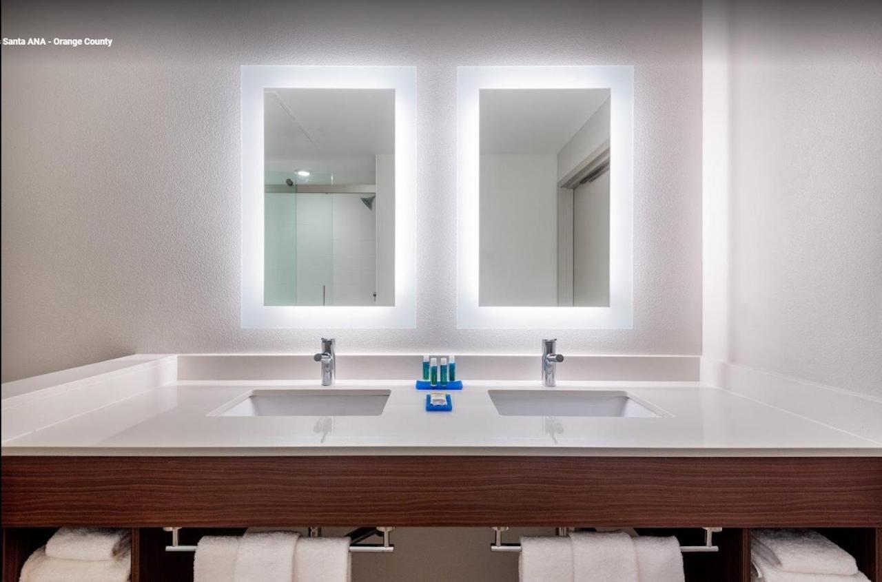 Holiday Inn Express & Suites Santa Ana - Orange County By Ihg エクステリア 写真